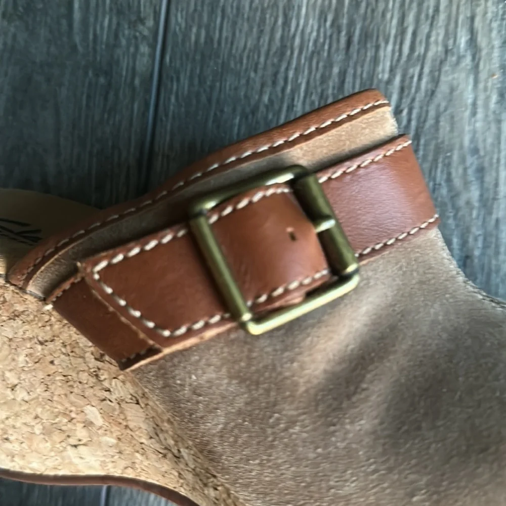 Clarks shoes wedges tan suede toeless size 7 Barbie core